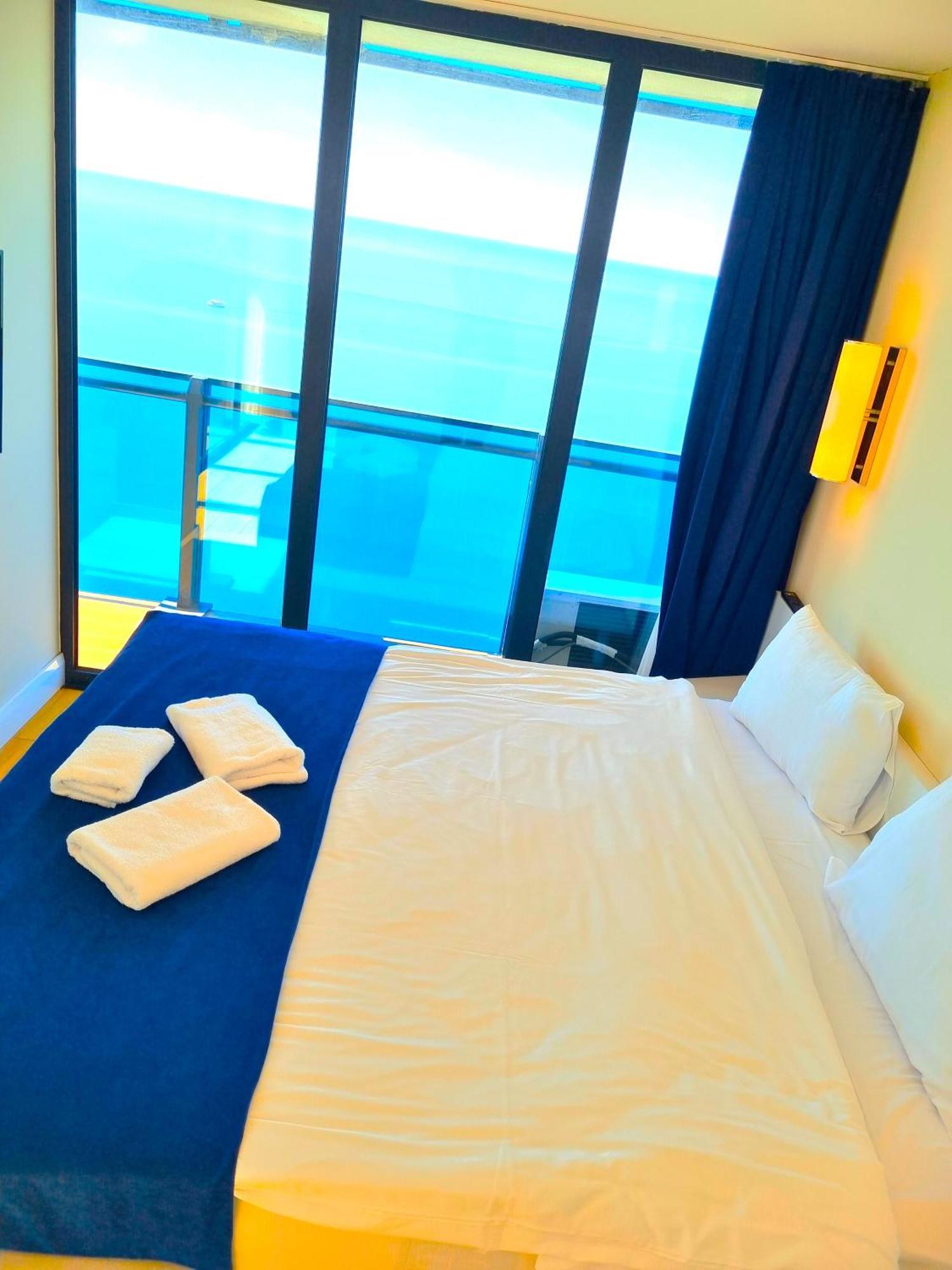 Orbi Sity Batumi Apartment Bagian luar foto